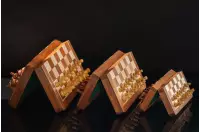 Szachy MAGNETYCZNE mini z intarsjowaną szachownicą 18 cm